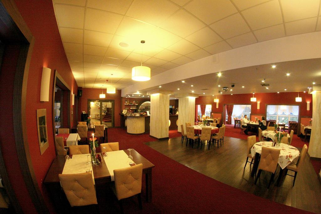 Hotel I Restauracja Złoty Las エクステリア 写真