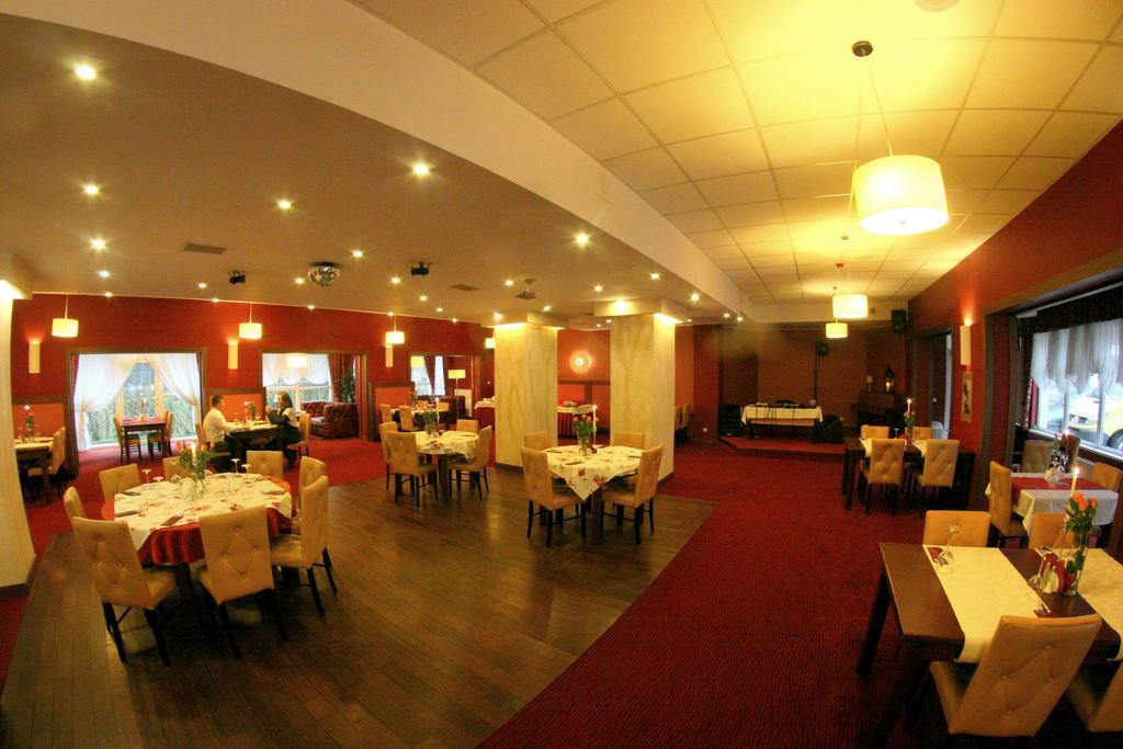 Hotel I Restauracja Złoty Las エクステリア 写真