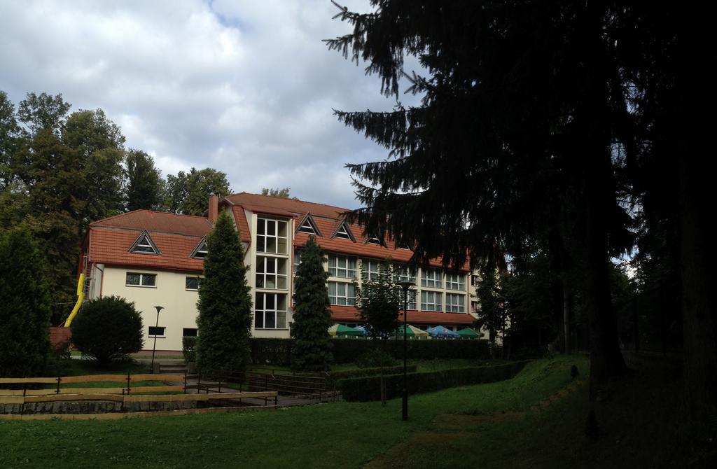 Hotel I Restauracja Złoty Las エクステリア 写真
