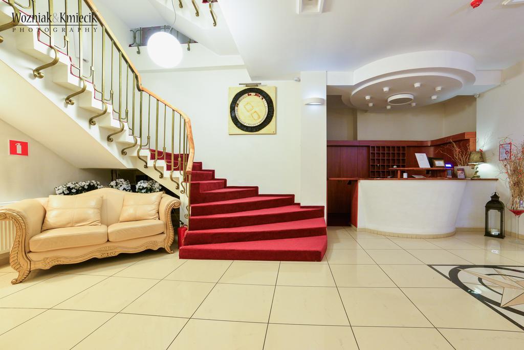 Hotel I Restauracja Złoty Las エクステリア 写真