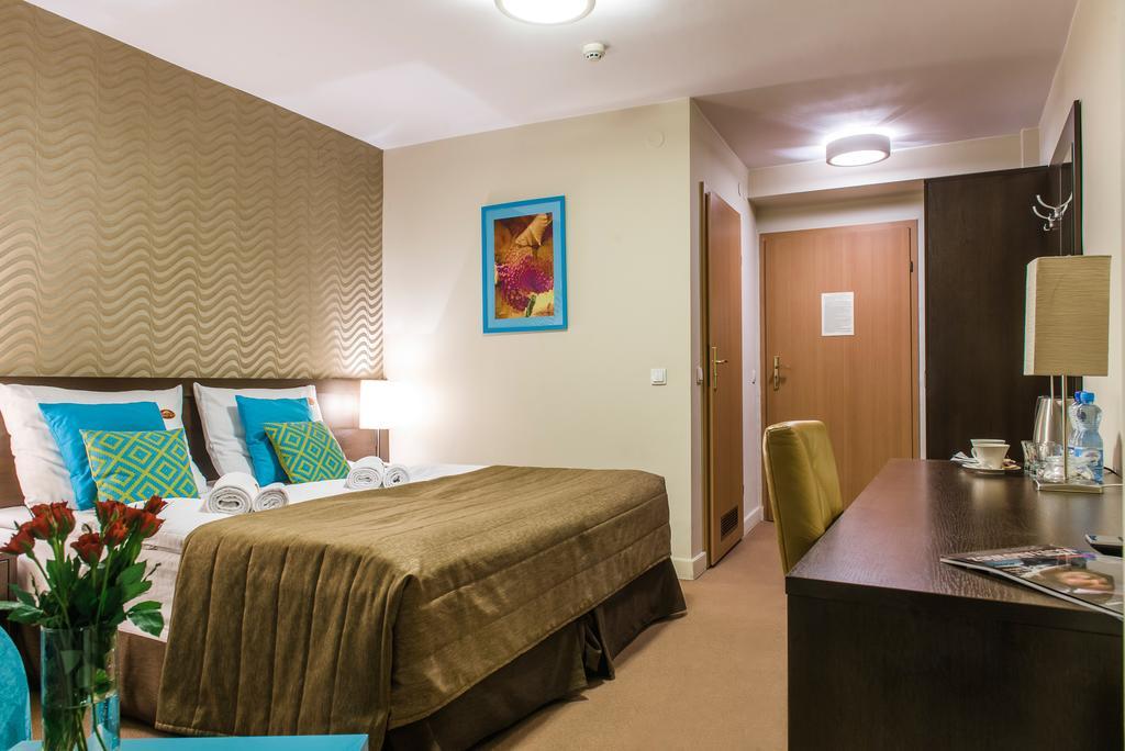 Hotel I Restauracja Złoty Las エクステリア 写真
