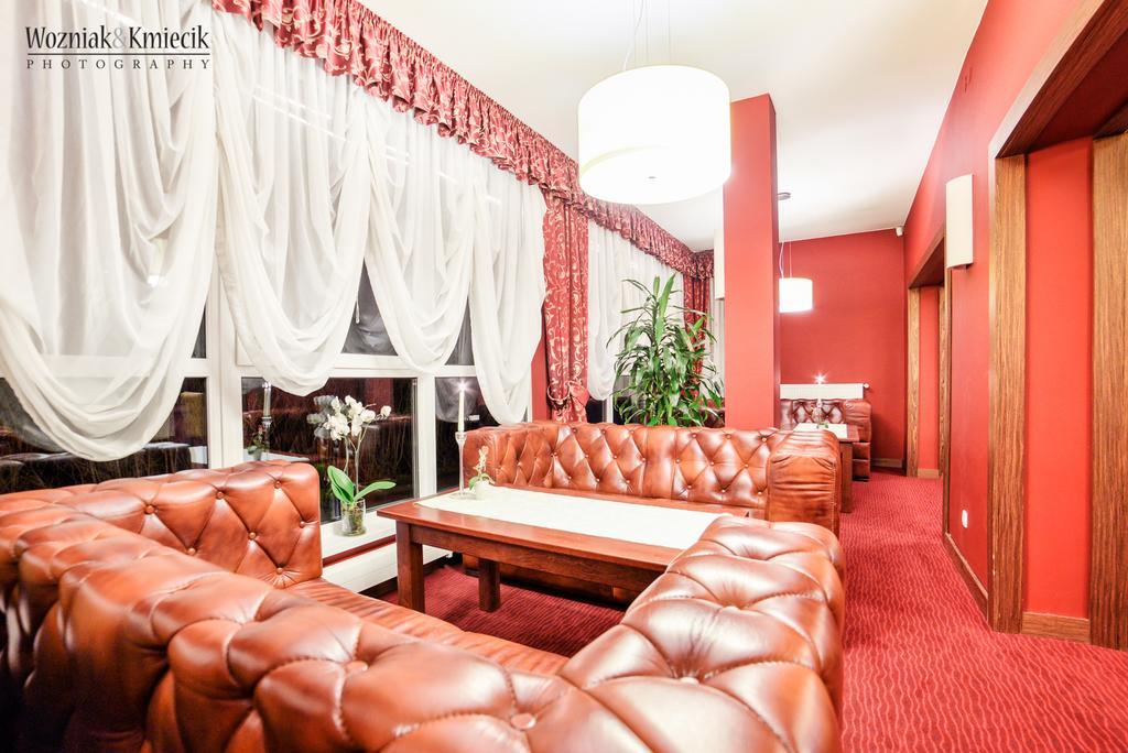 Hotel I Restauracja Złoty Las エクステリア 写真