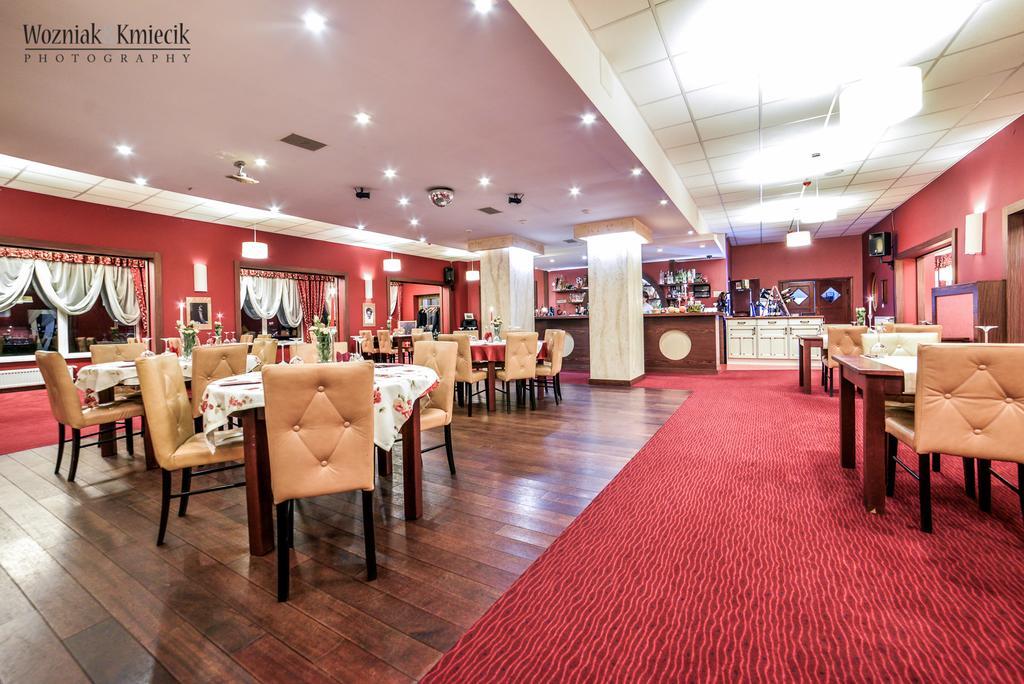 Hotel I Restauracja Złoty Las エクステリア 写真