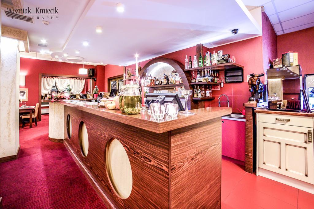 Hotel I Restauracja Złoty Las エクステリア 写真