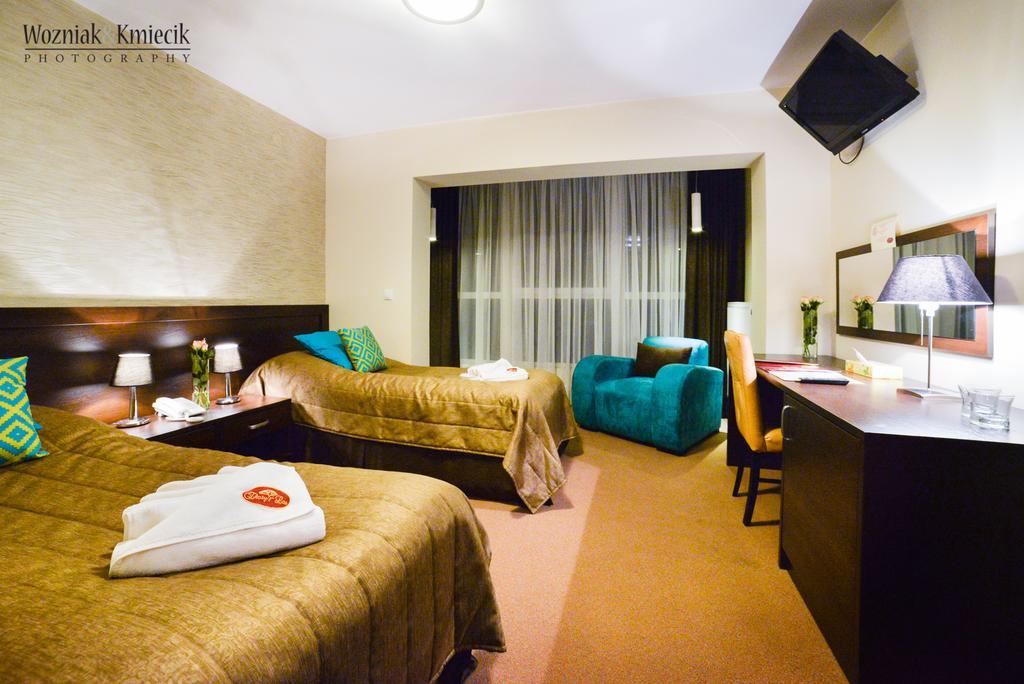 Hotel I Restauracja Złoty Las エクステリア 写真