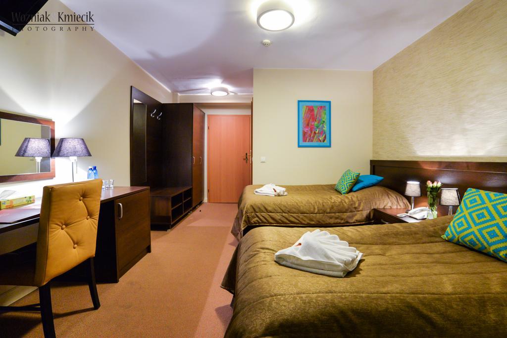 Hotel I Restauracja Złoty Las エクステリア 写真