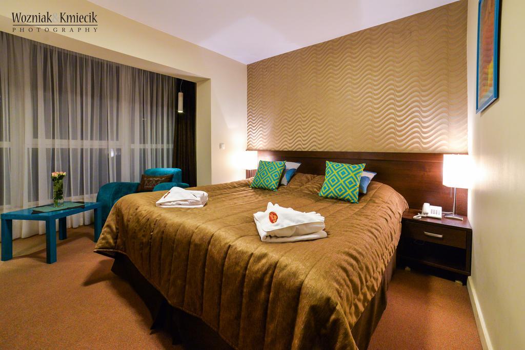 Hotel I Restauracja Złoty Las エクステリア 写真