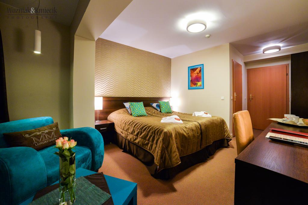 Hotel I Restauracja Złoty Las エクステリア 写真